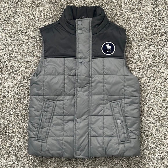 NWOT Abercrombie Kids Puffer Vest.  Size 7/8.  Never worn. - Picture 1 of 4